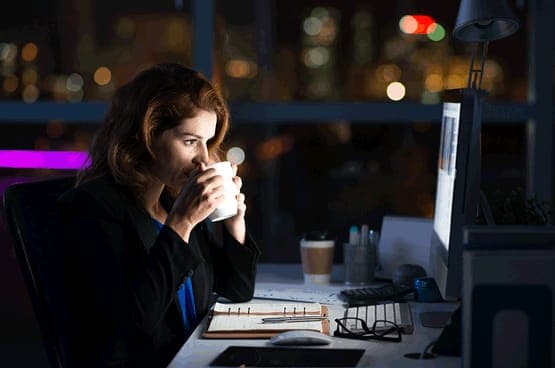 Adicional Noturno: Por Que Trabalhar Após as 22h Garante Esse Benefício?